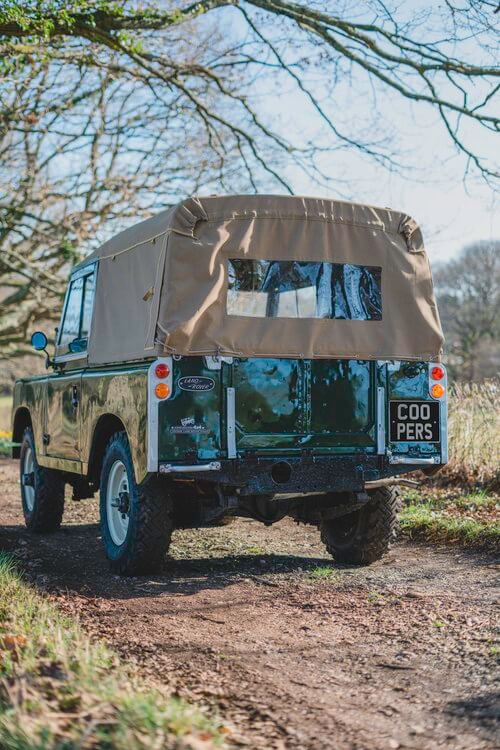 Land Rover with sand coloured roof